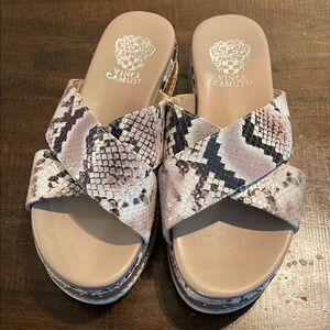 Vince Camuto RAVENSIE Studded Platform Slip On Slide Sandal Size 7 Taupe Snake